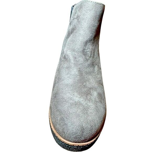 Dr. Scholl's size 7M Lean In suede Gray Ankle Boots with Elastic camo Panels - Picture 5 of 7